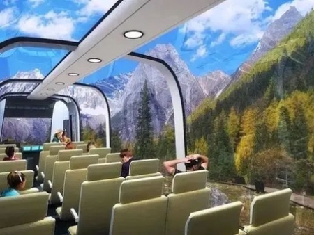 中国这趟全景观光列车火了 一站一风景......